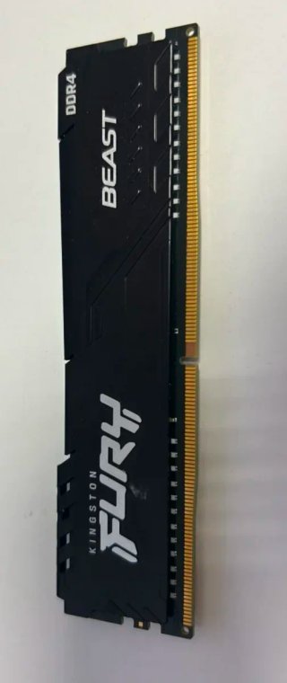 Memoria RAM 8GB DDR4 3200Mhz.
