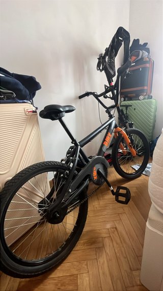 Bicicleta BMX Negra y Naranja