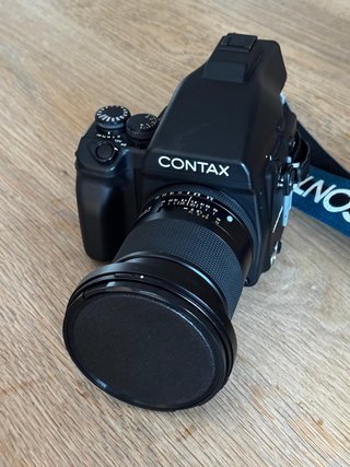Contax 645 con objetivo Zeiss Distagon 35mm