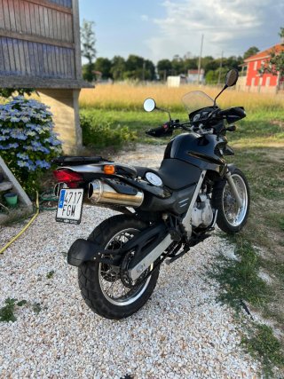 Moto BMW F 650 GS Negra