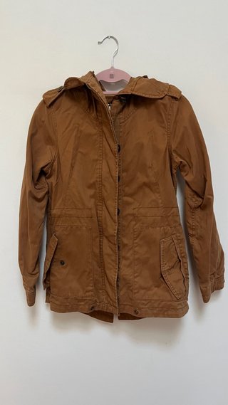 Chaqueta Marrón con Capucha