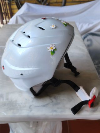 Casco de esquí blanco