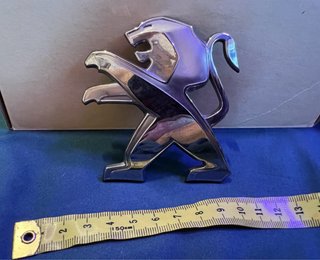 Emblema Peugeot León Cromado 8cm