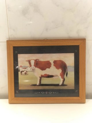 Cuadro decorativo antiguo con ilustración de vaca