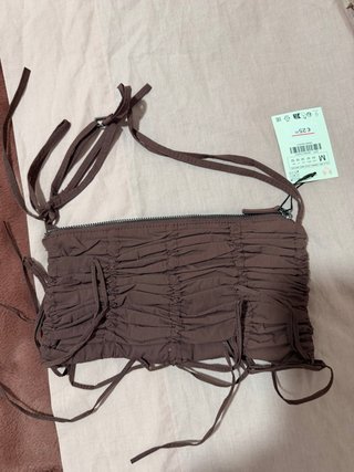 Bolso fruncido marrón Zara