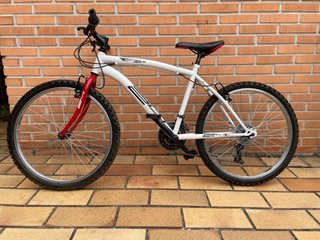 Bicicleta de Montaña Blanca y Roja
