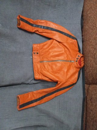 Chaqueta de cuero naranja y negra Talla XS