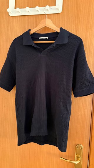 Polo de punto azul marino