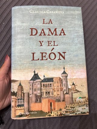 La dama y el león