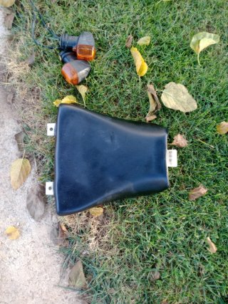 Sillín y 2 Intermitentes para Moto