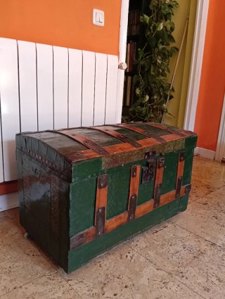 Baúl Antiguo de Madera