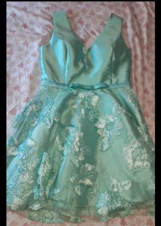 Vestido elegante turquesa con flores