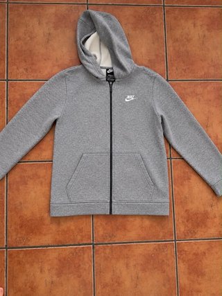 Chaqueta con capucha Nike gris