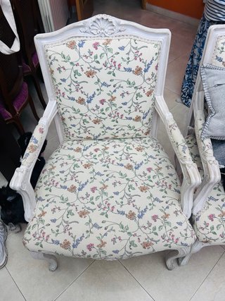 Silla Luis XV con tapizado floral