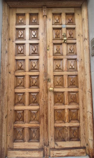 Puerta Exterior de Madera Maciza con Marco
