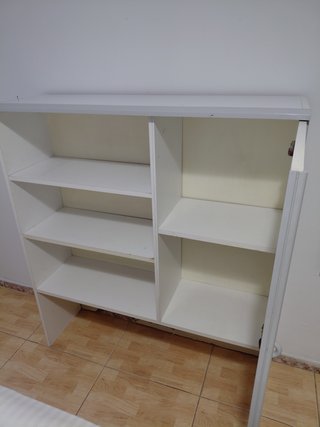 Estantería Blanca con Puerta