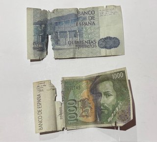 Dos billetes antiguos de pesetas de regalo
