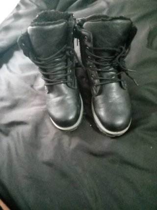 Botas Negras con Cordones