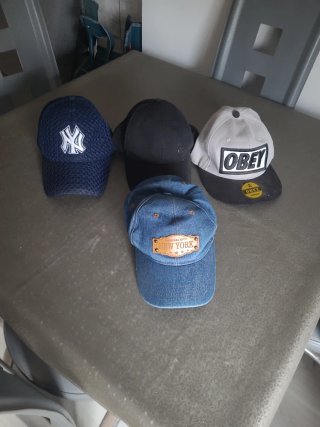 Lote de 4 Gorras Variadas 20 euros las 4