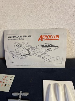 Modellino Aermacchi MB 339 Aeroclub 1:72