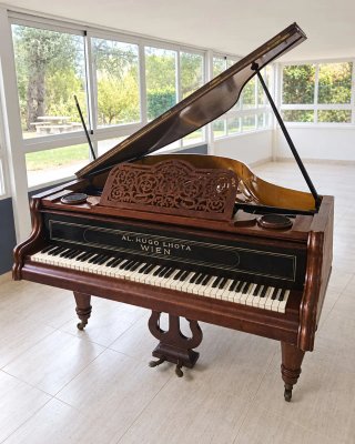 Piano de Cola Hugo Lhota