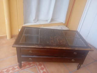 Mesa de centro antigua de madera