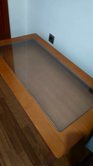Mesa de centro de madera y cristal