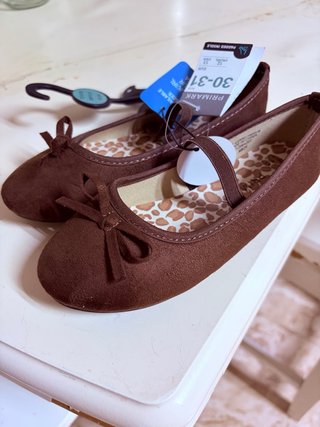 Sabrinas marrones de niña Primark