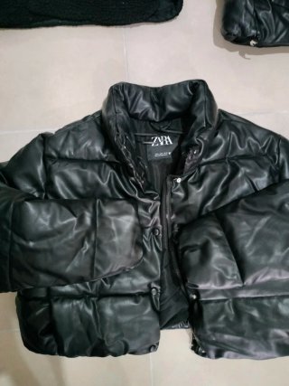 Plumas corto Zara negro