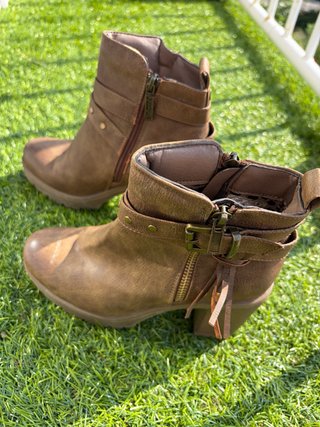Botines Marrones con Hebilla