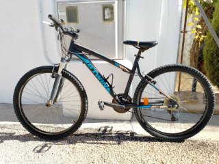 Bicicleta de Montaña Btwin Negra y Azul