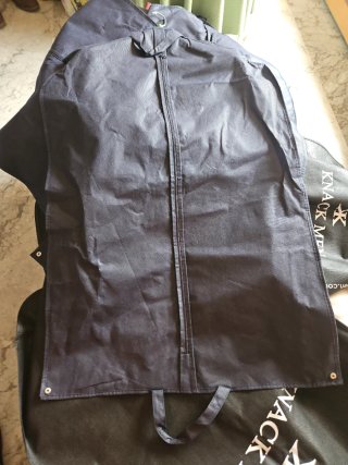 Cubretrajes. Precio por unidad 10 euros