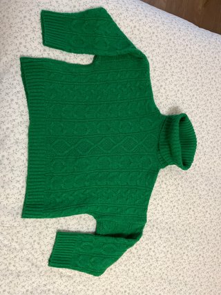 Jersey de lana verde con cuello vuelto