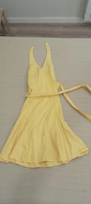 Vestido de verano amarillo
