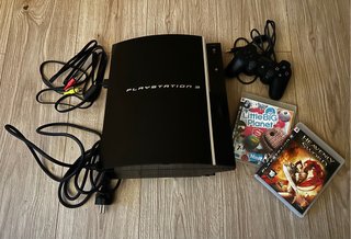 Consola PlayStation 3 (PS3) Negra con mando.