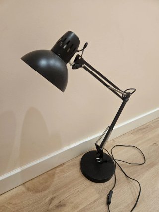 Lámpara de mesa articulada negra