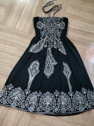 Vestido Negro con Estampado Blanco