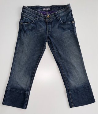 Jeans vaqueros azul lavado corte cropped levis