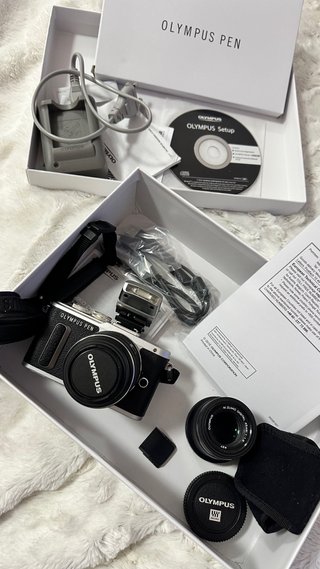 Olympus PEN E-PL9 con 2 Objetivos y Accesorios