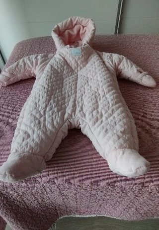 Buzo de invierno rosa para bebé