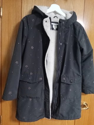 Parka Larga gris oscuro con Estampado de Estrellas