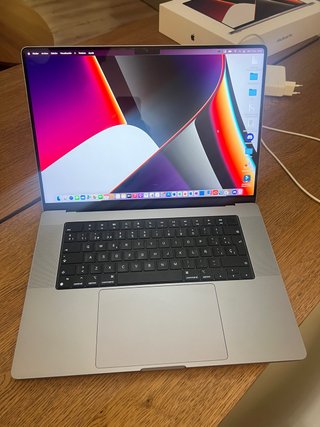 MacBook Pro M1 16GB 16”