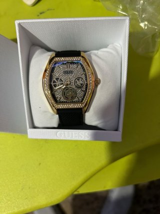 Reloj Guess Dorado y Negro