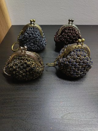 Set di 4 portachiavi a uncinetto