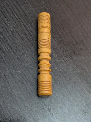 Antiguo Alfiletero de Madera Torneada vintage