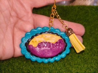 Llavero de arcilla personalizado Mónica