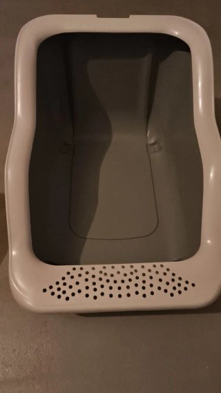 Lettiera per gatti aperta con bordo alto