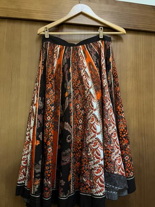 Falda con vuelo estampada
