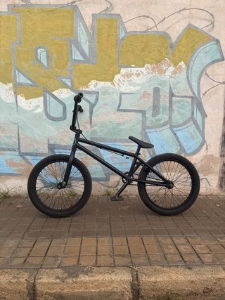Bicicleta BMX Negra