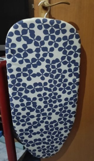 Tabla de planchar con funda estampada
